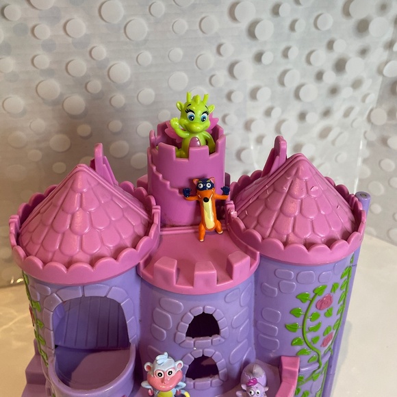 Dora the Explorer Let’s Go! 🏰Adventure Castle - Picture 8 of 15